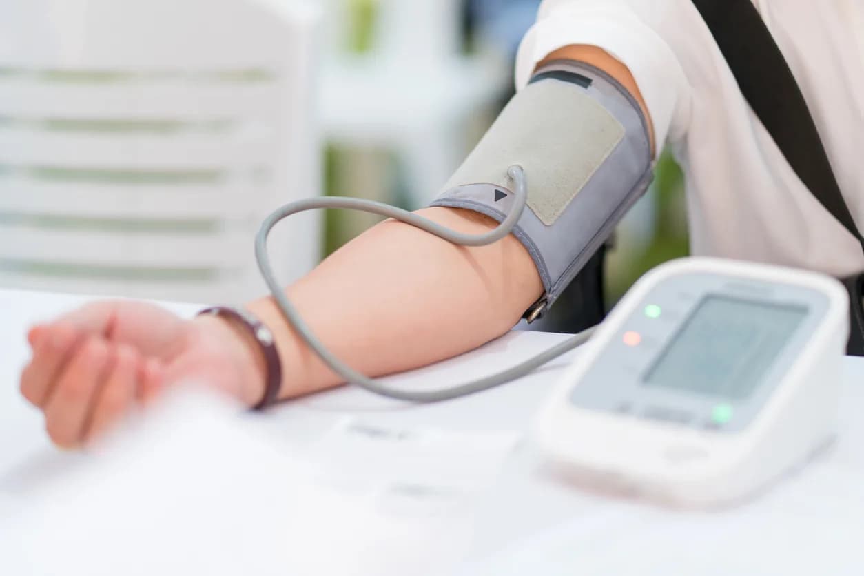 Blutdruck, Blutzucker und Cholesterin messen in der Theresia Apotheke Geltow