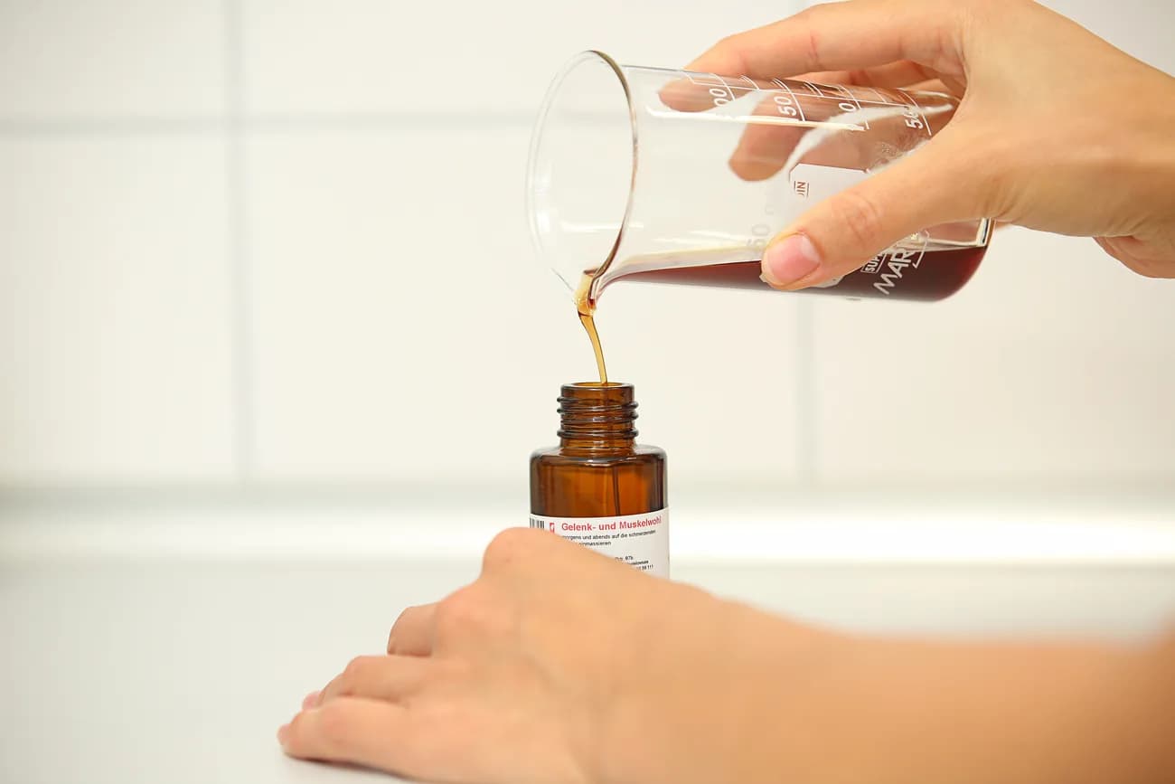 Rezeptur und Eigenherstellung im Labor der Theresia Apotheke Geltow